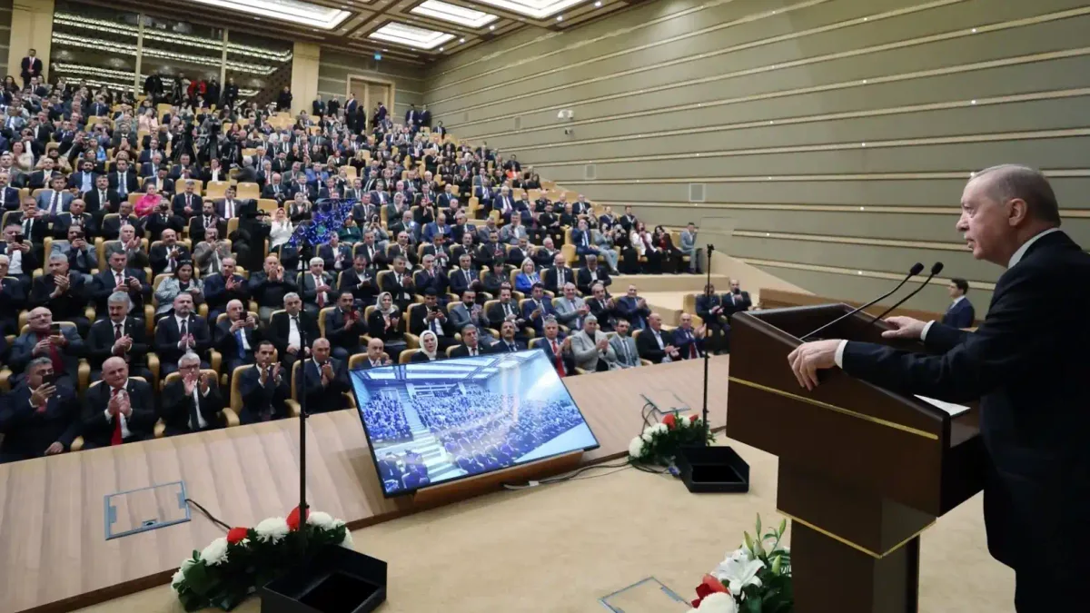Cumhurbaşkanı Erdoğan, Muhtarlar Günü etkinliğinde muhtarlara konuşma yapıyor.