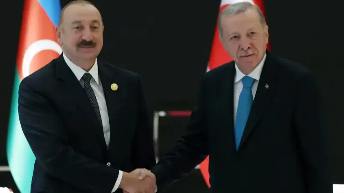 Cumhurbaşkanı Erdoğan ve İlham Aliyev telefon görüşmesi yaparken.