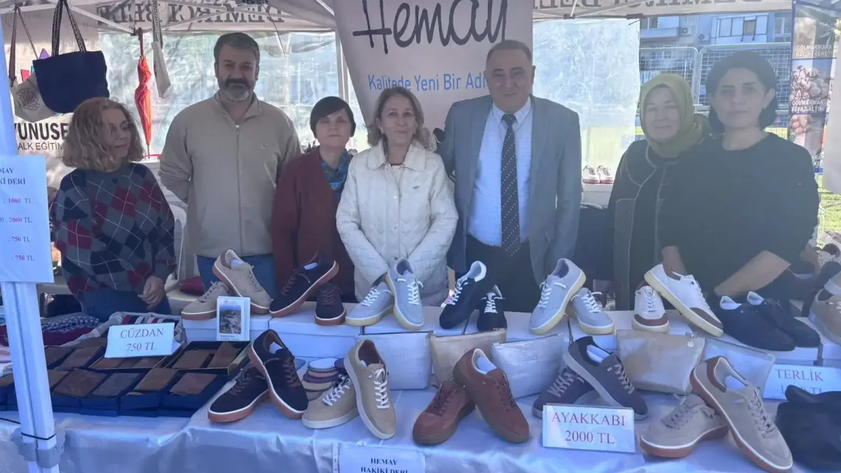 Yunusemre Halk Eğitimi Merkezi'nin tanıtım standı.
