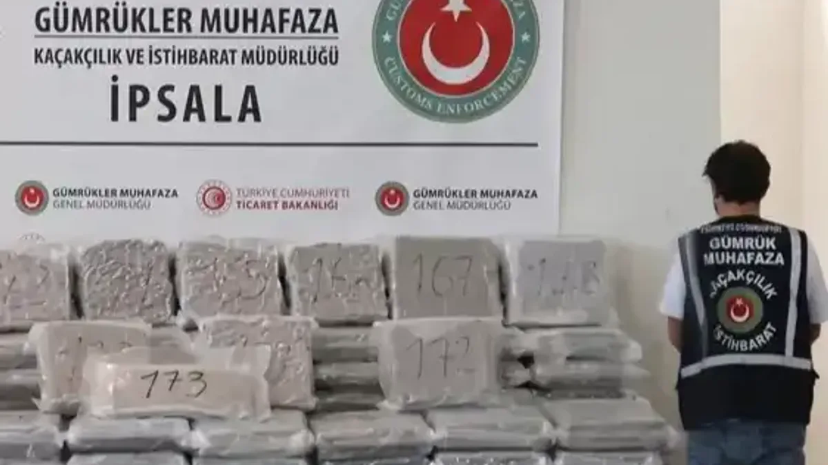 Gümrüklerde gerçekleştirilen operasyonlar sonucu ele geçirilen uyuşturucu maddeler.