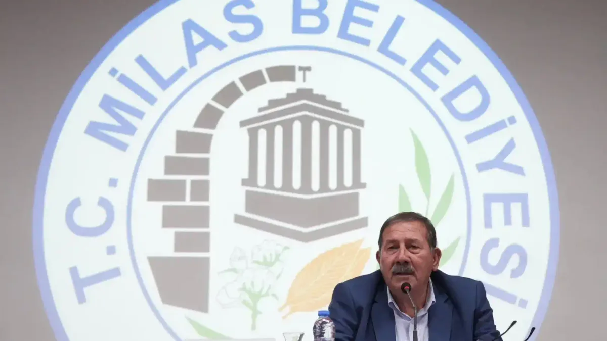 Milas Belediyesi önünde düzenlenen operasyonun görüntüsü.