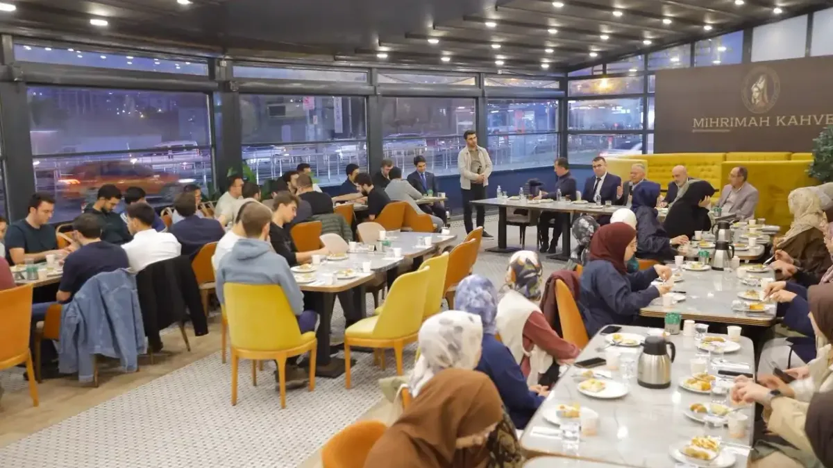 Dr. Memduh Büyükkılıç, tıp öğrencileriyle bir araya geldi.