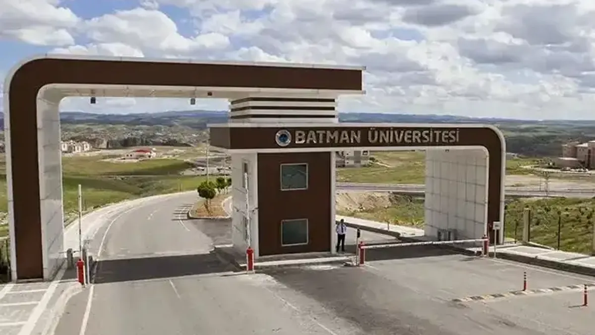 Batman Üniversitesi İlahiyat Fakültesi'nde yaşanan iddialar üzerine tartışmalar sürüyor.