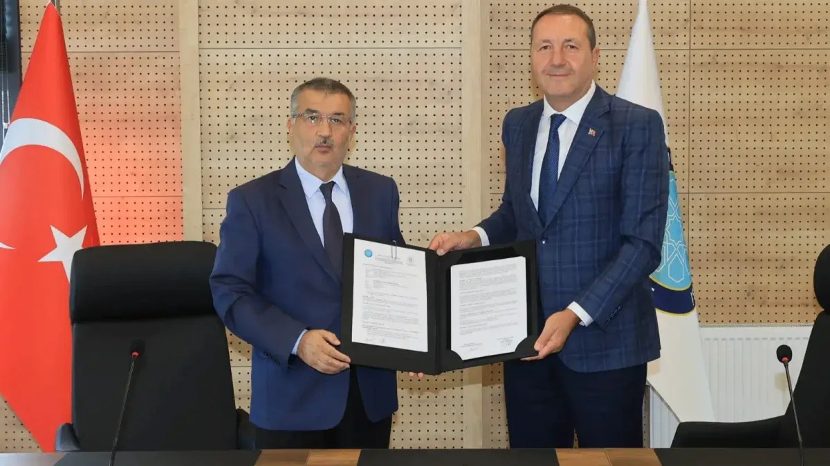 Bursa Uludağ Üniversitesi'nde gerçekleştirilen iş birliği protokolü imza töreni.