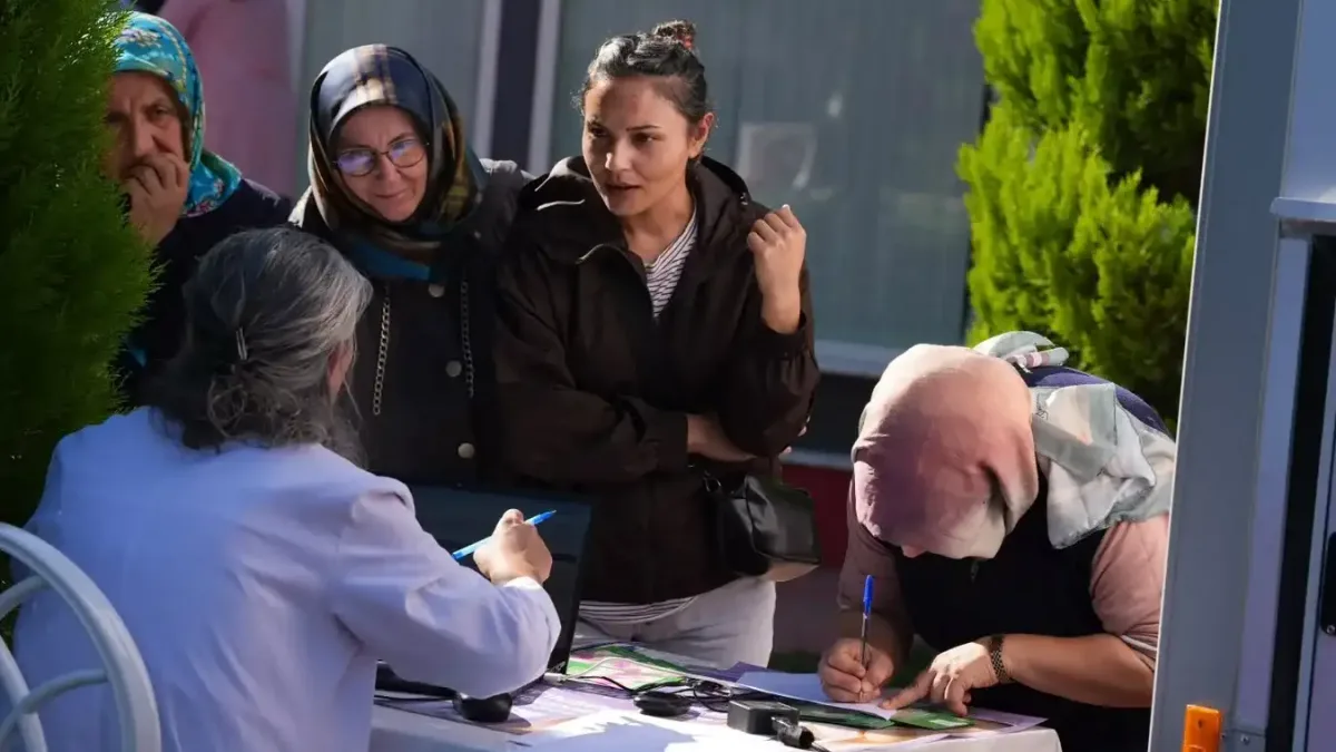 Kocaeli'de kadınların katıldığı Pembe Farkındalık etkinliği.