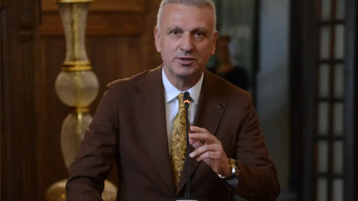Oktay Saral, Cumhurbaşkanı Başdanışmanlığı görevinden istifa etti.