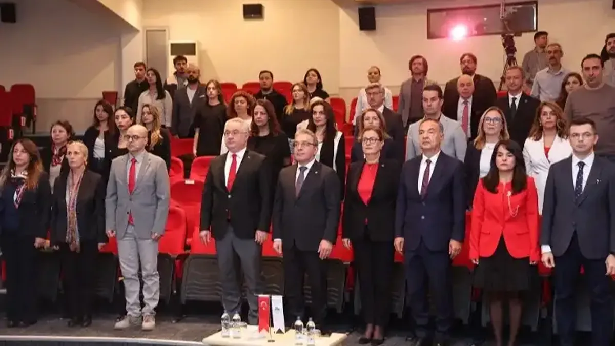 İzmir'deki üniversitelerin düzenlediği Cumhuriyet paneli