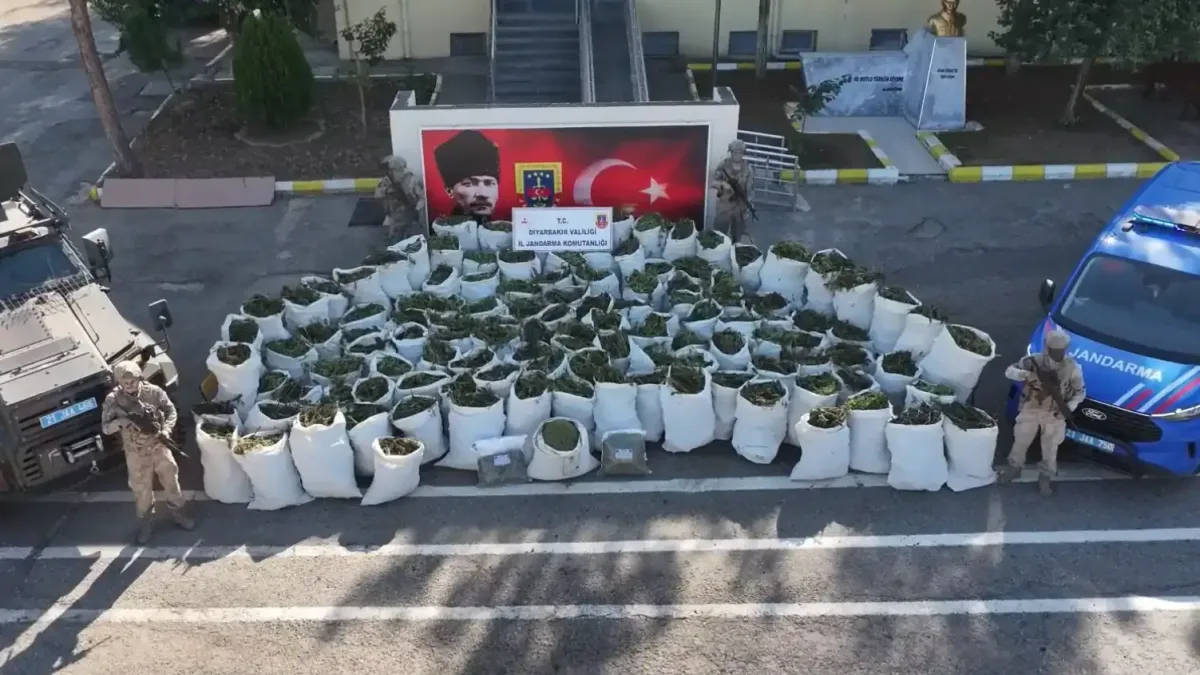 Diyarbakır'da uyuşturucu operasyonu: 2 ton 200 kilo esrar ele geçirildi