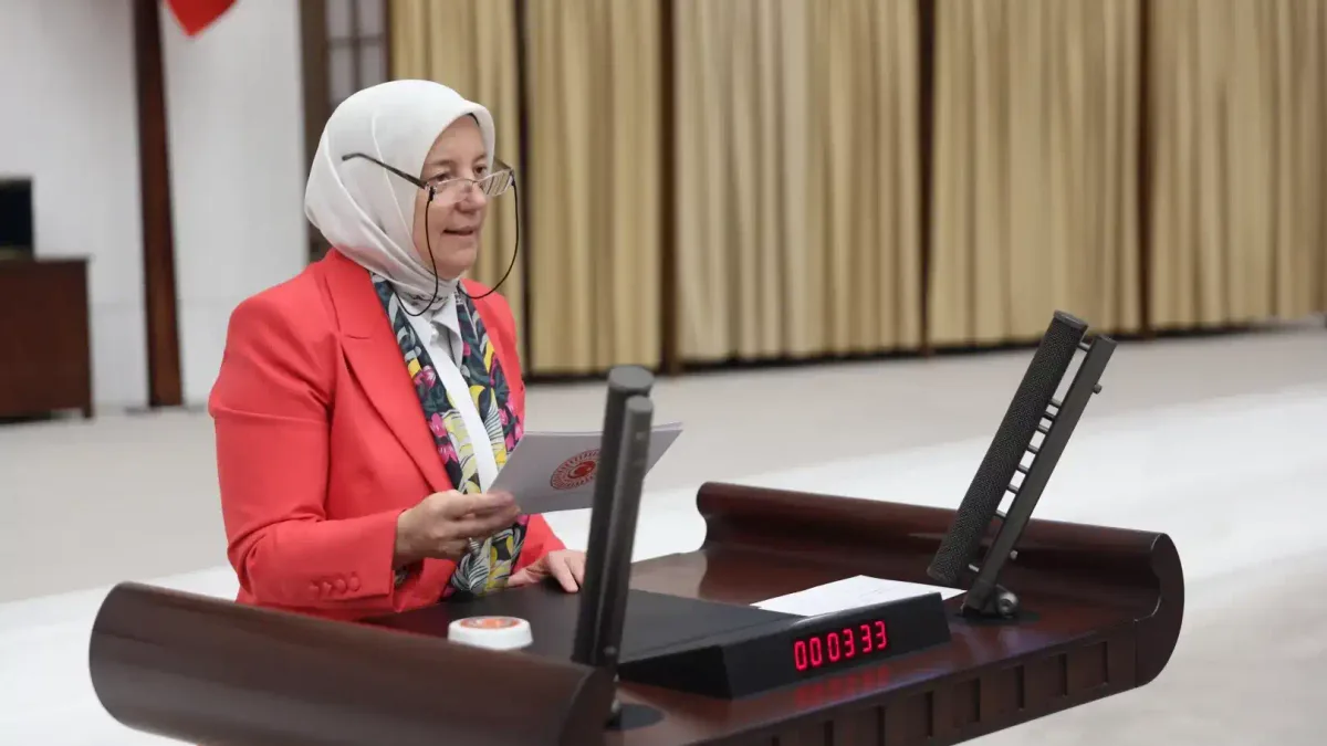Kadın çiftçilerin tarımsal üretimdeki önemi vurgulanıyor.