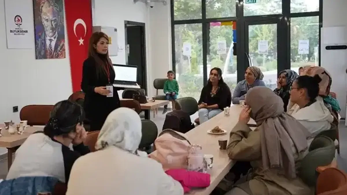 Denizli'de kadınlara yönelik sağlık ve şiddetle mücadele eğitimi programı.