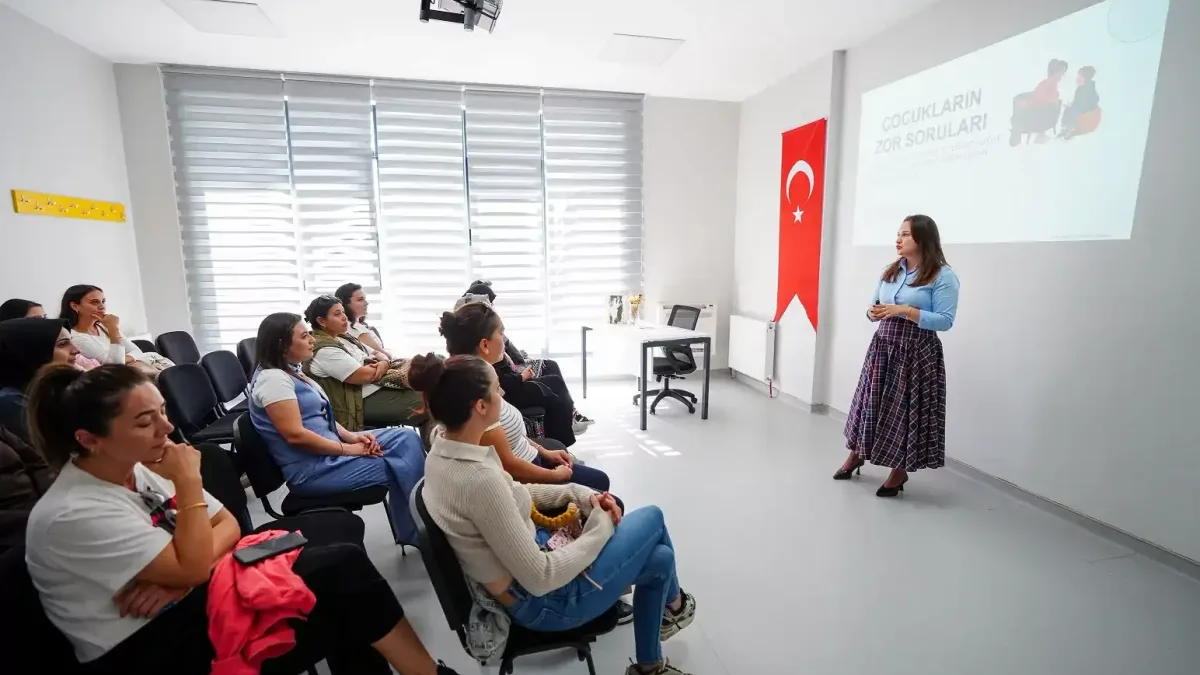 Beylikdüzü'nde düzenlenen aile içi iletişim semineri