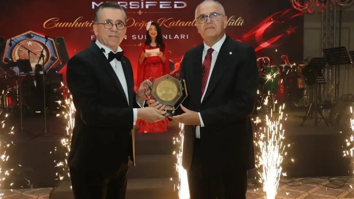 Cumhuriyet Balosu'nda ödül töreni ve konuşmalar yapıldı.
