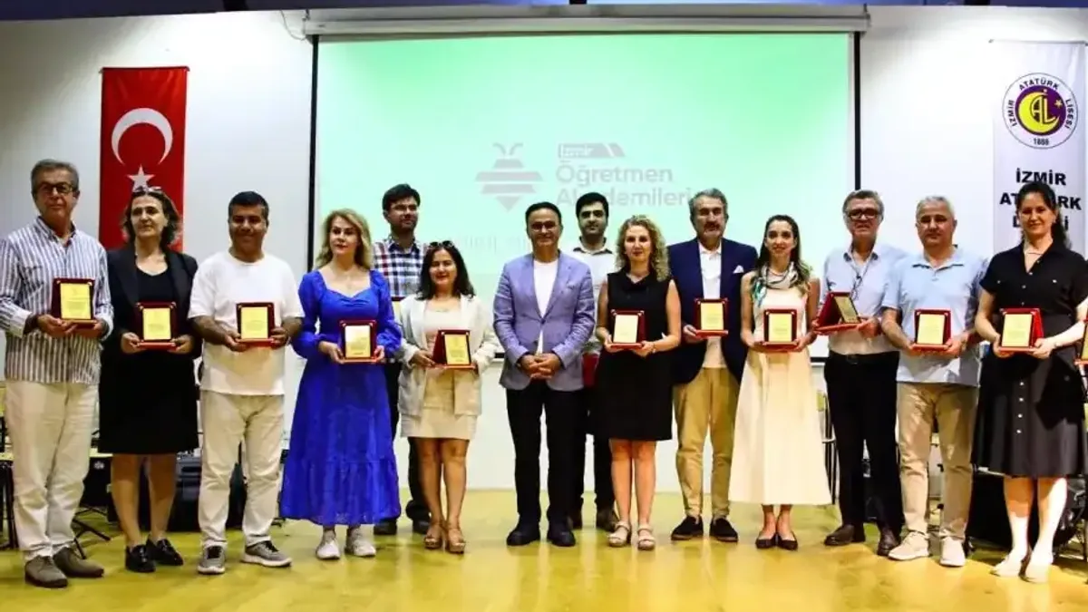 İzmir Öğretmen Akademileri etkinliği tanıtım afişi.