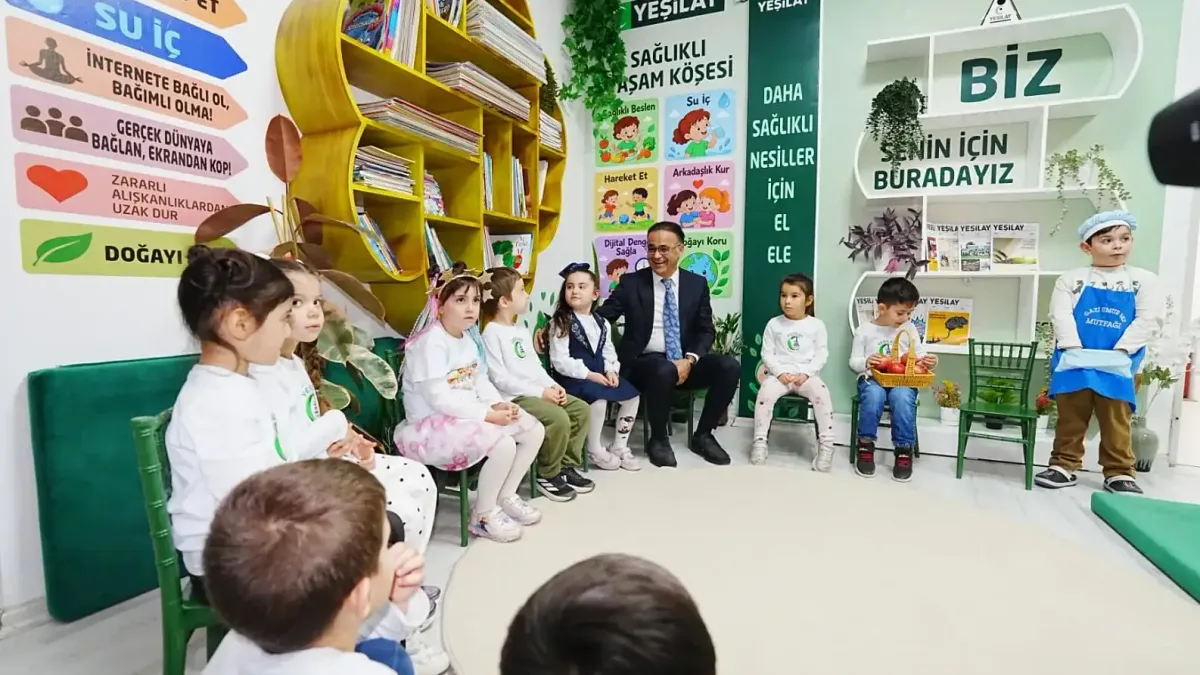 İzmir okullarında Yeşilay köşeleri ile sağlıklı yaşam bilinci oluşturuluyor.