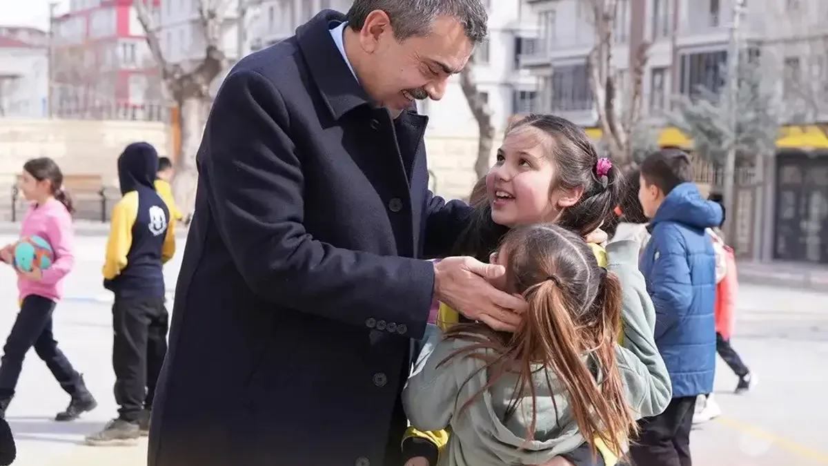 Bakan Tekin'den kız çocuklarına özel 11 Ekim mesajı