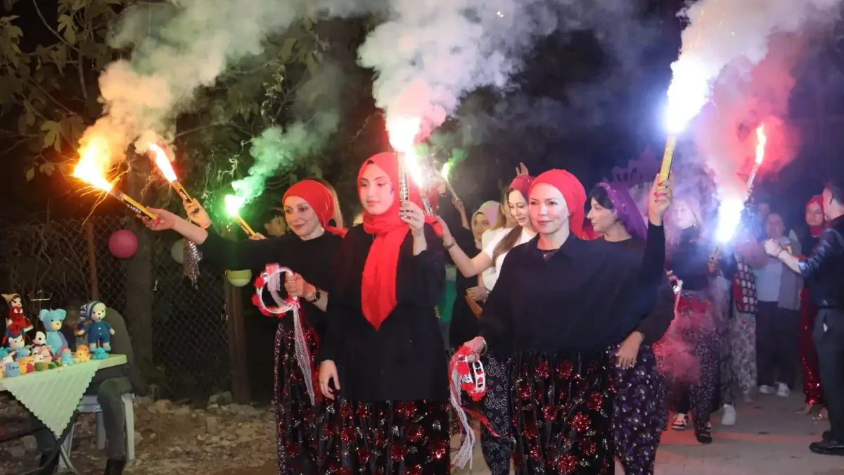İzmit'te geleneksel şalvar gecesi coşkusu