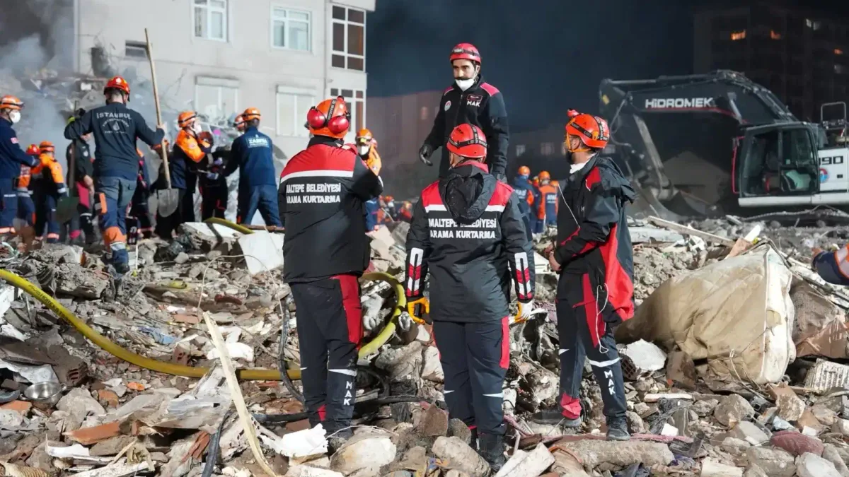 Maltepe'deki göçükte yürek yakan bilanço: 5 can kaybı