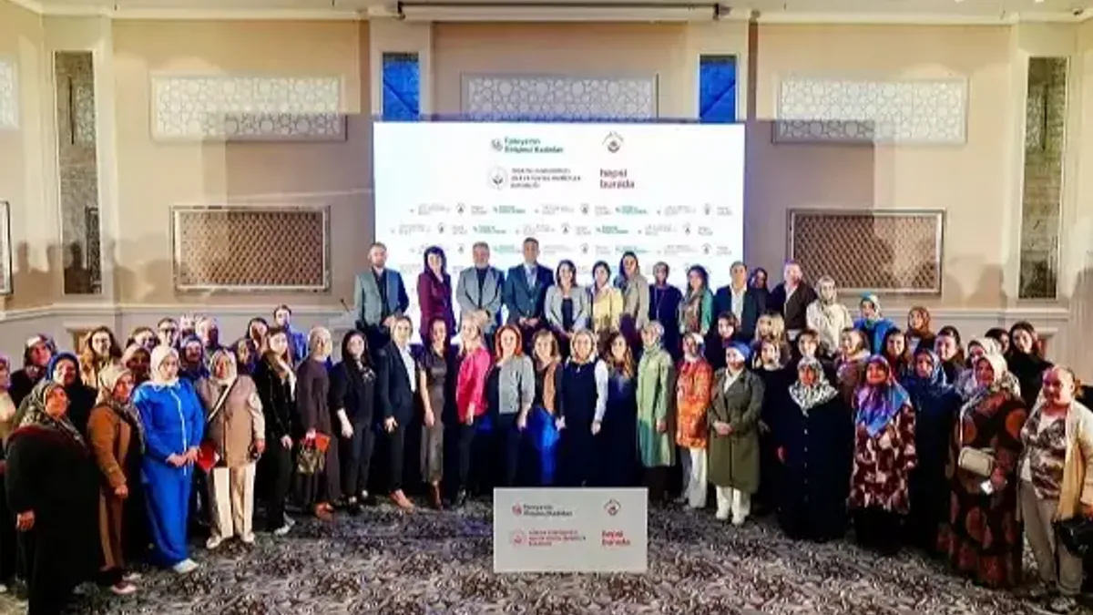 Girişimci kadınlar Gaziantep'te e-ticaret eğitimleri alıyor.