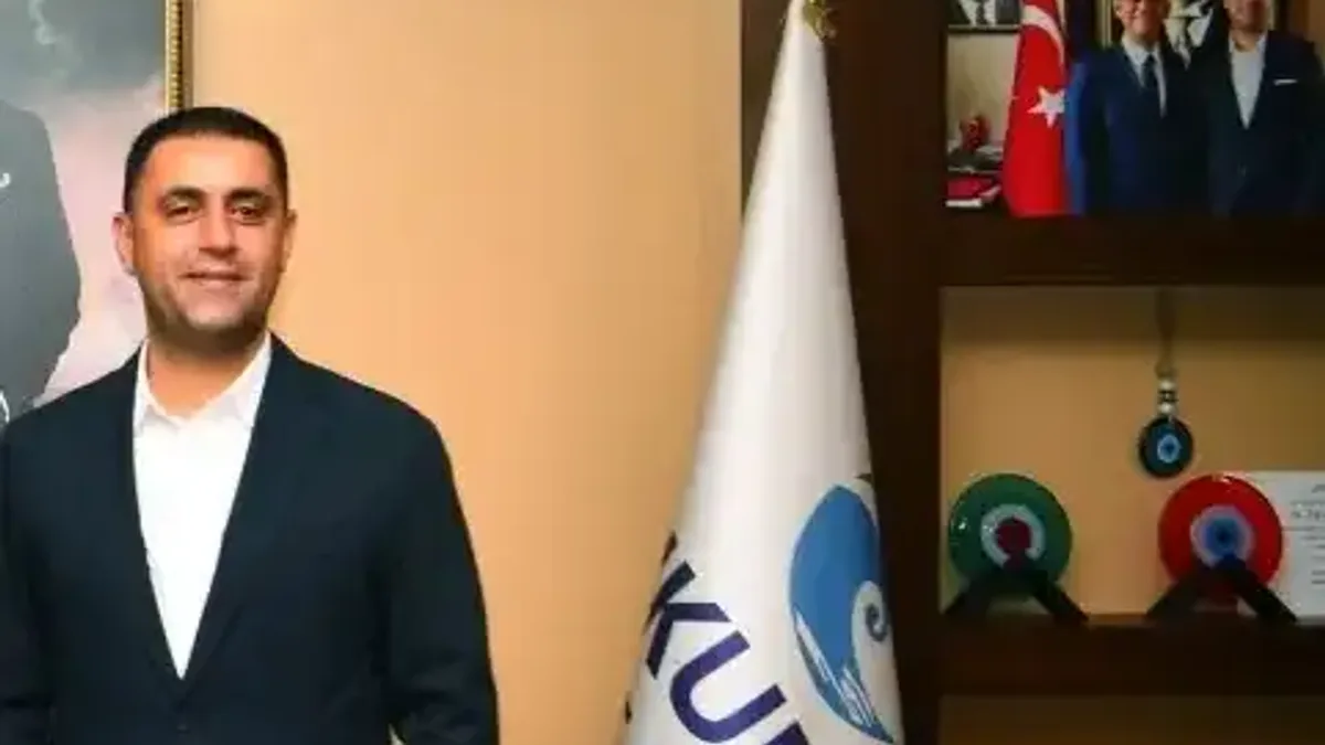 Çukurova Belediye Başkanı Emrah Kozay görevden uzaklaştırıldı.