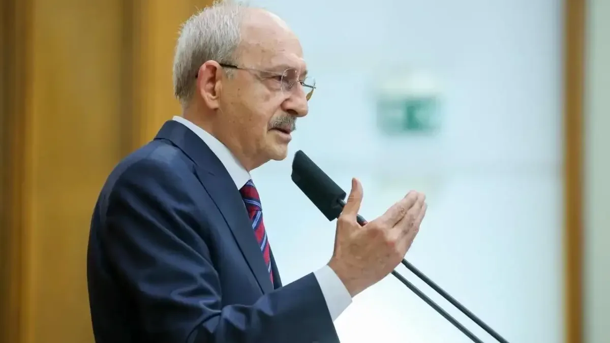 Kemal Kılıçdaroğlu grup toplantısında konuşma yapıyor.