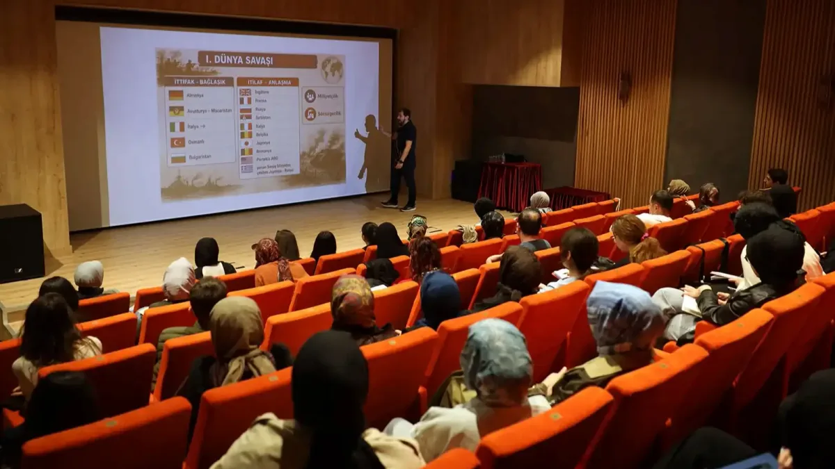 Sakarya'da KPSS Genel Tekrar Programı'na katılan adaylar.