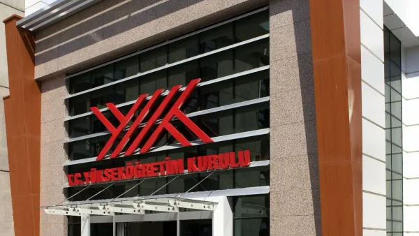 YÖK Başkanı Erol Özvar, Dijital Üniversite Platformu hakkında bilgi veriyor.