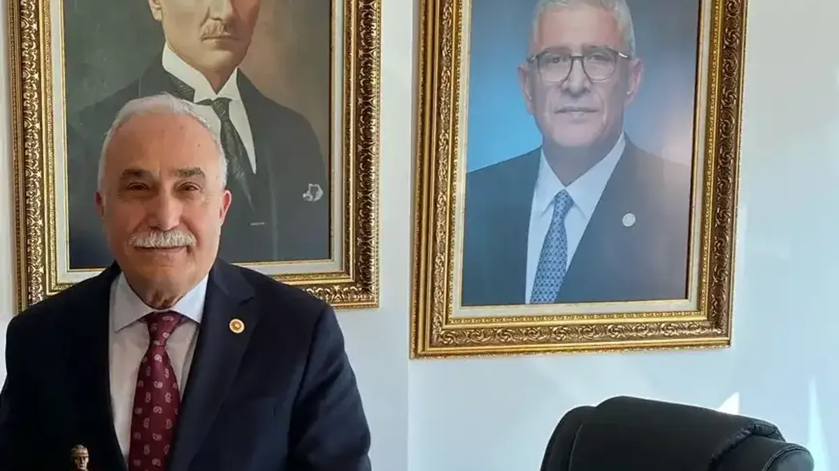 Ahmet Eşref Fakıbaba, İYİ Parti'den istifa etti.