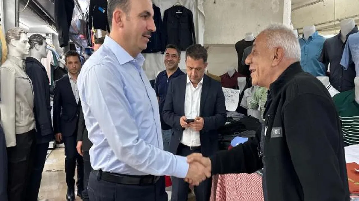 Başkan Altay bayram alışverişine çıkanlarla sohbette
