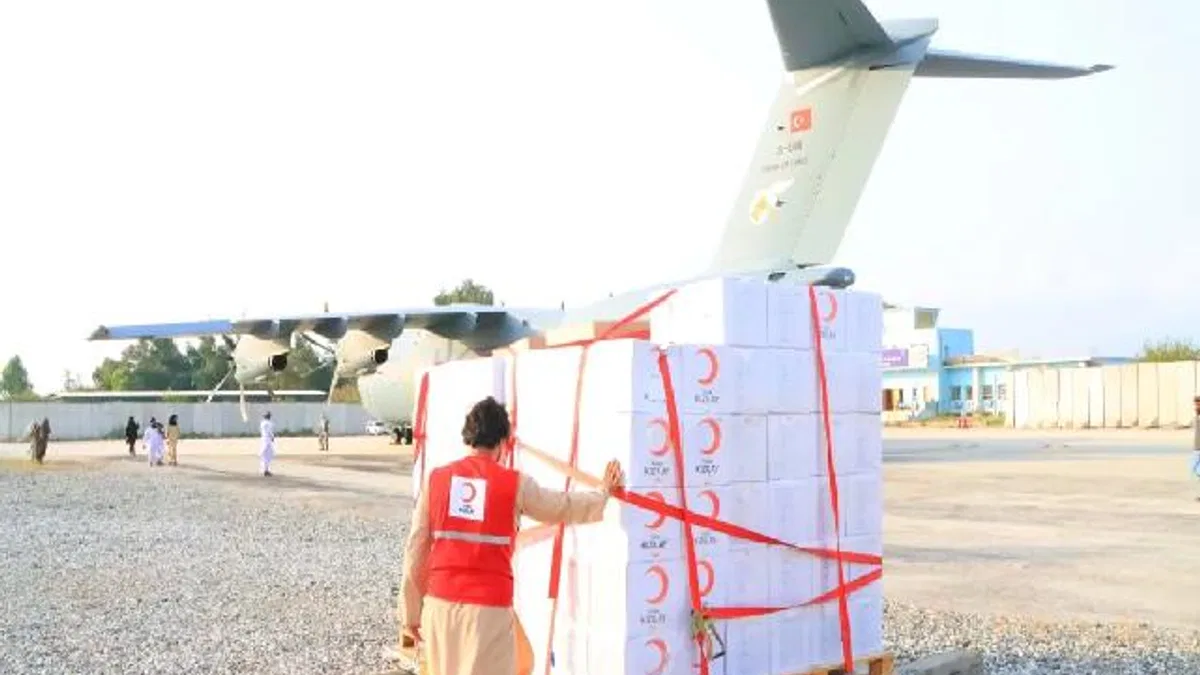 Türkiye’den Afganistan’a 25 tonluk insani yardım