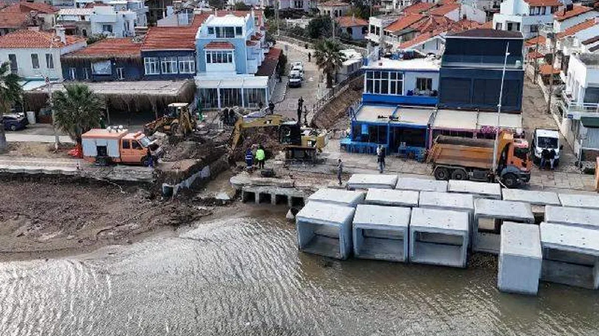 İzmir Yeni Foça’da taşkın kabusu sona erdi