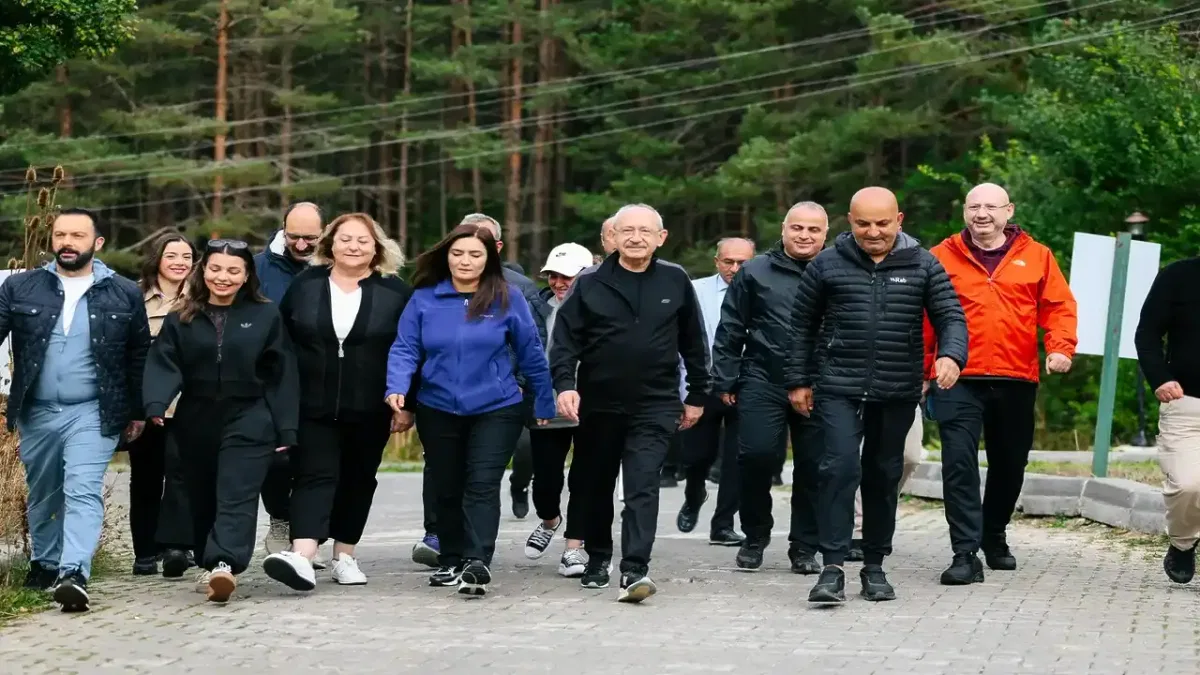 Bolu Abant kampında güne yürüyüşle başladı