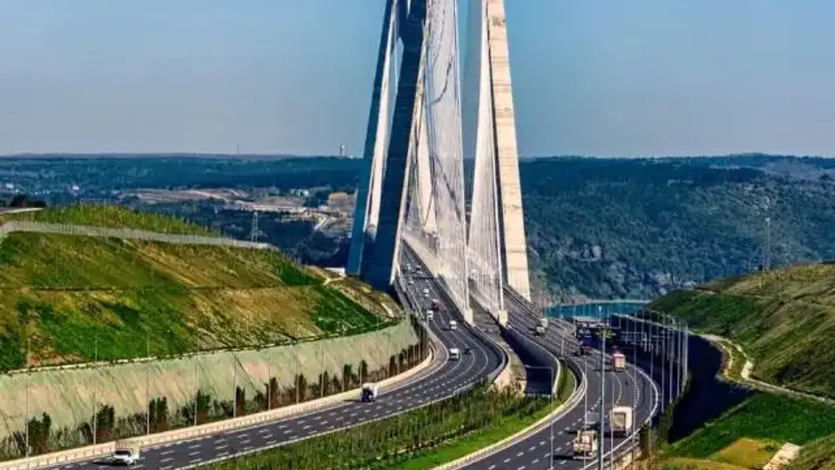 Yavuz Sultan Selim Köprüsü’nden sürücülere uyarı: Yol hipnozuna dikkat!