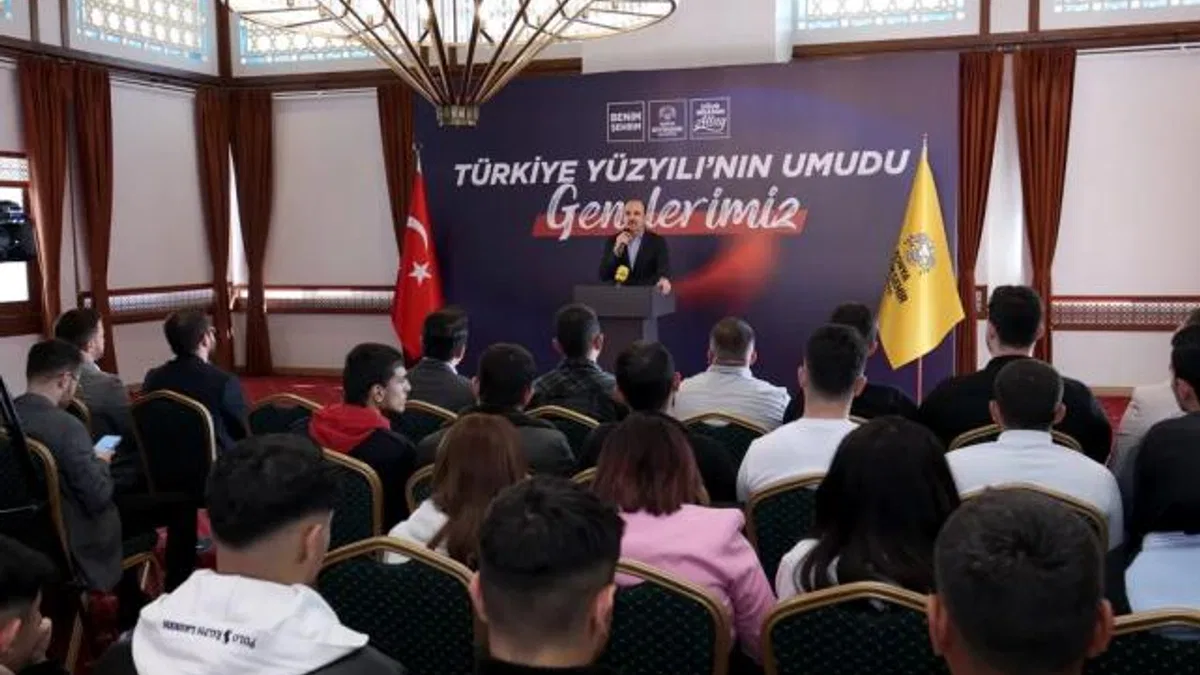 Konya'da Başkan Altay gençlerle buluştu