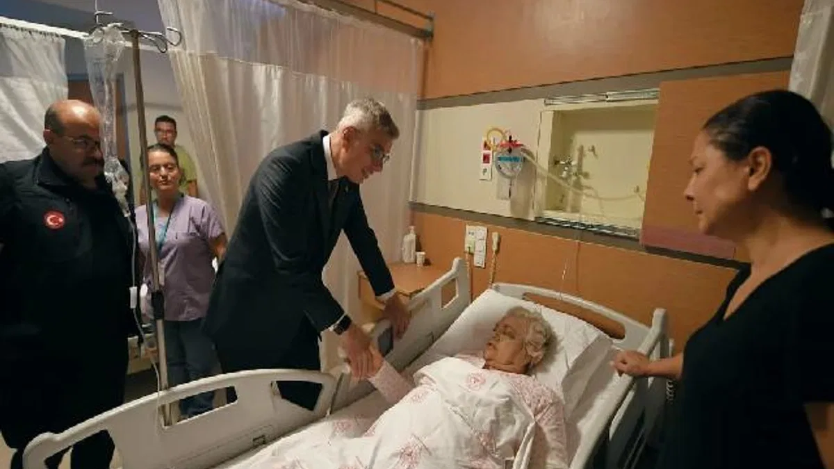 Bakan Memişoğlu, Balıkesir’deki depremzedeleri ziyaret etti