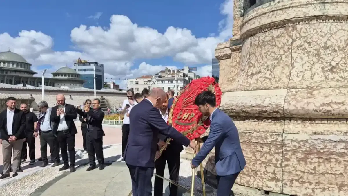 CHP İstanbul Taksim'de buluştu... Gürsel Tekin’den 9 Eylül'de Anıtkabir daveti