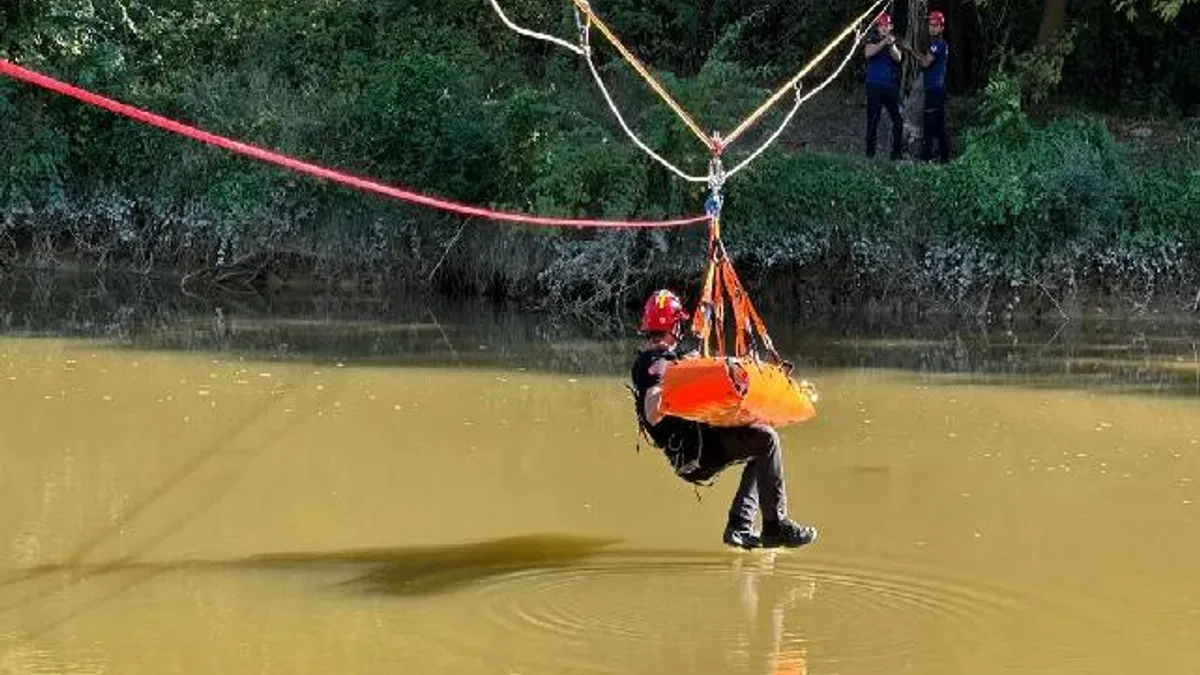 İtfaiyeciler Sakarya Nehri üzerinde nefes kesti