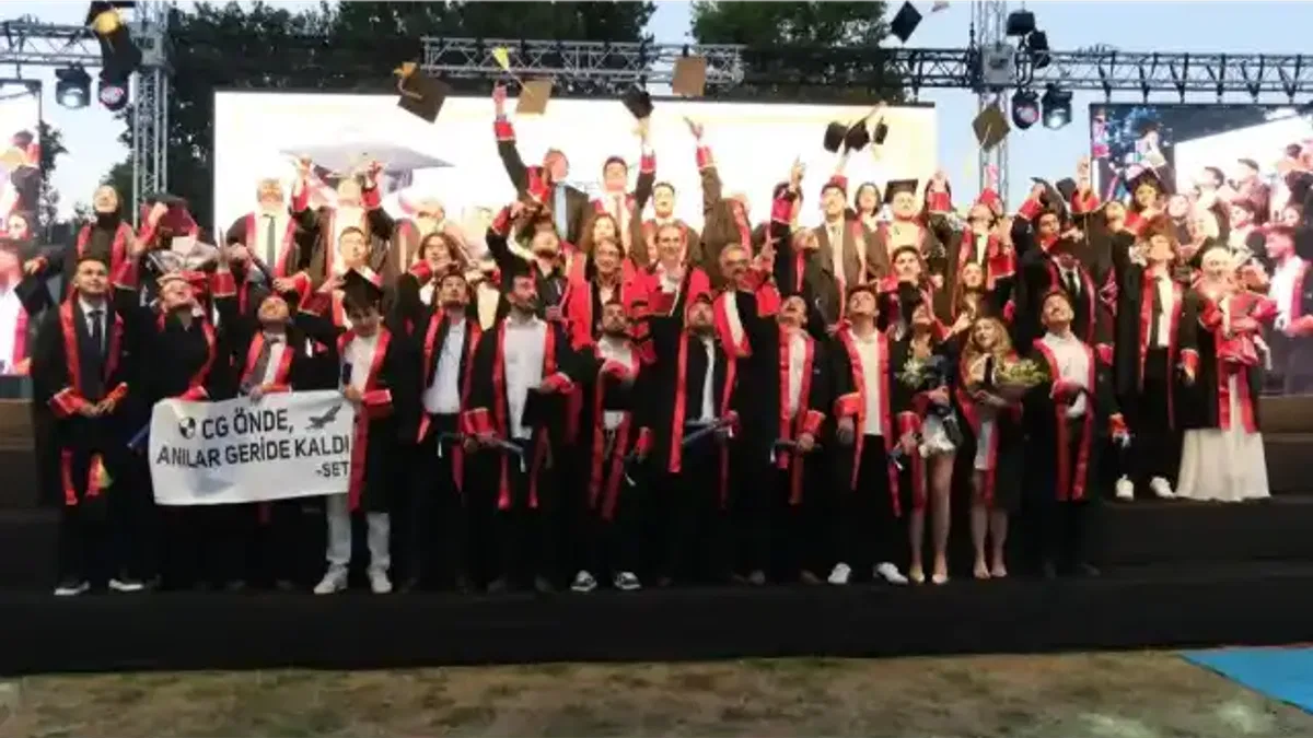 GTÜ'de mezuniyet coşkusu... Bin 480 öğrenci diplomalarını aldı
