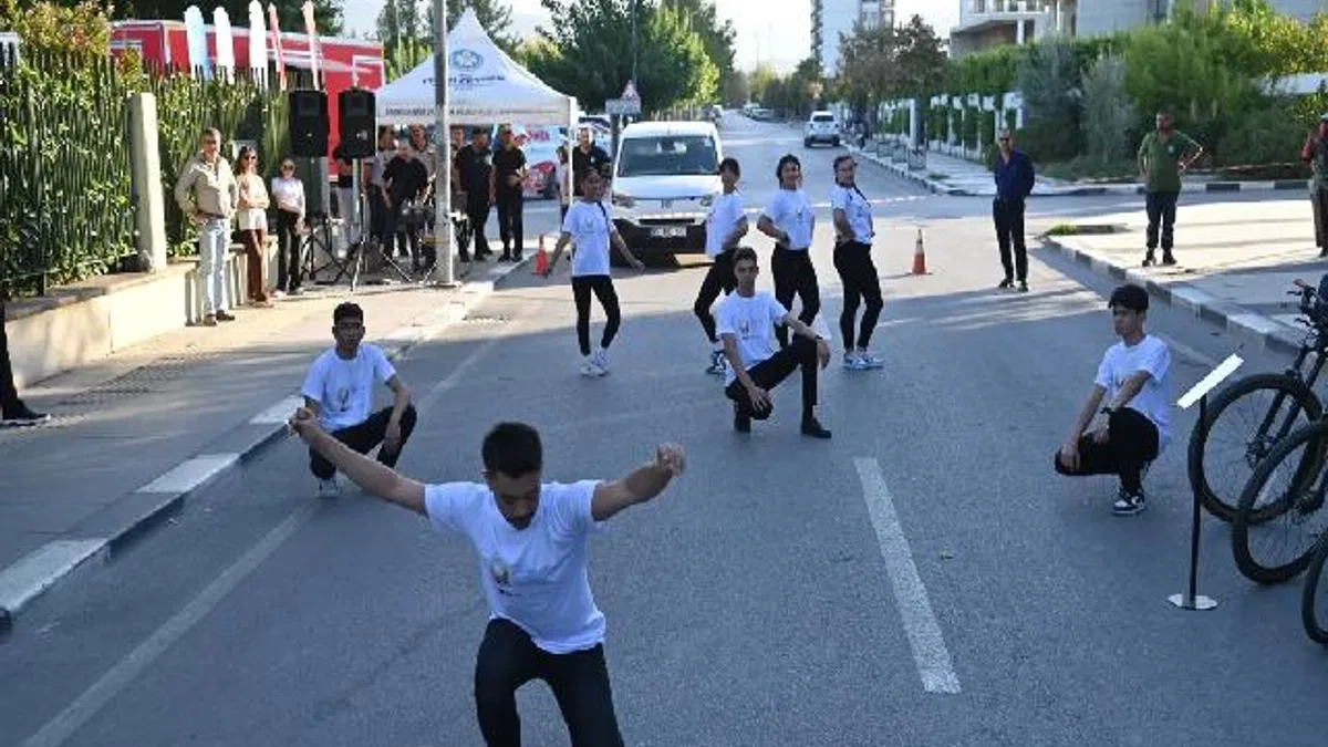 Manisa'da 'hareketlilik' sürüyor