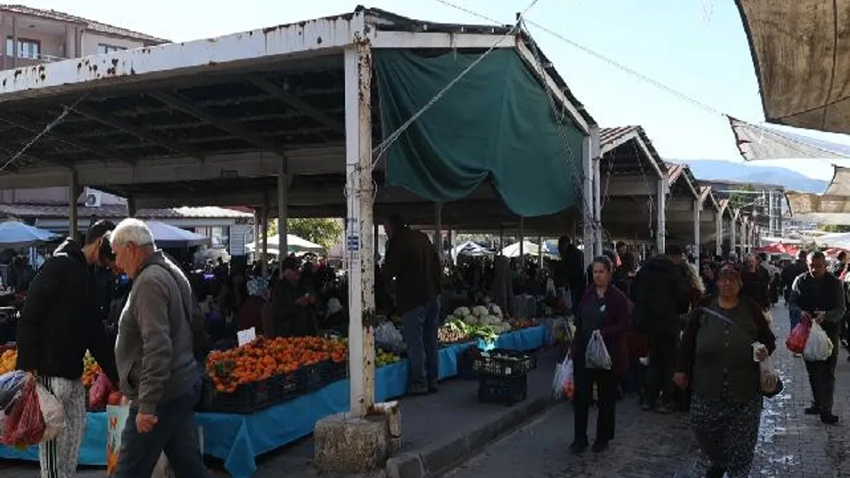 Muğla Büyükşehir Yatağan pazar yerini yeniliyor