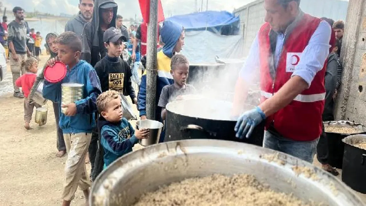 İyilik gemisi yardımları Gazze'de... Sıcak yemekler günlük 35 bine yükseldi