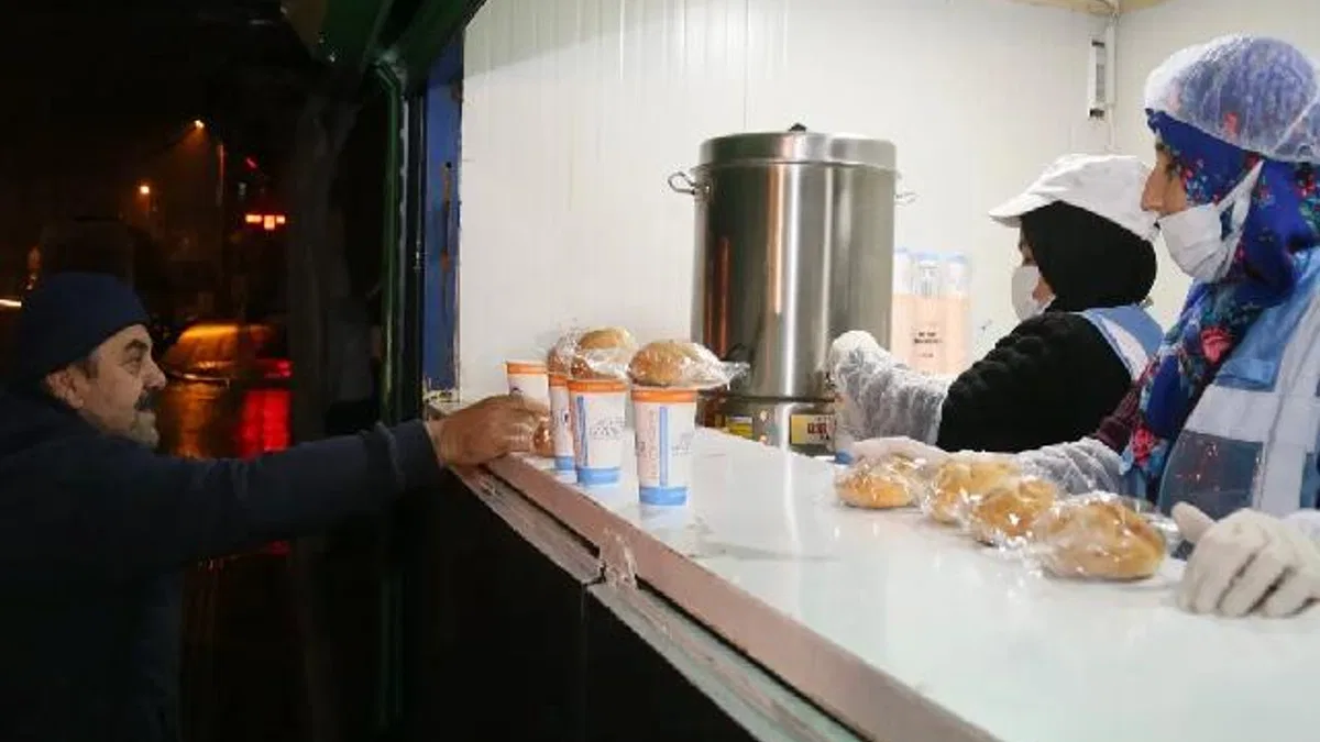 Gaziantep’te 40 noktada sıcak çorba