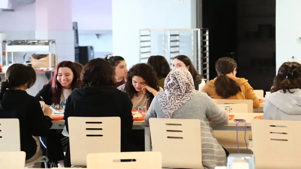 İstanbul'da öğrencilere toplam 2,5 milyar TL destek sağlanacak
