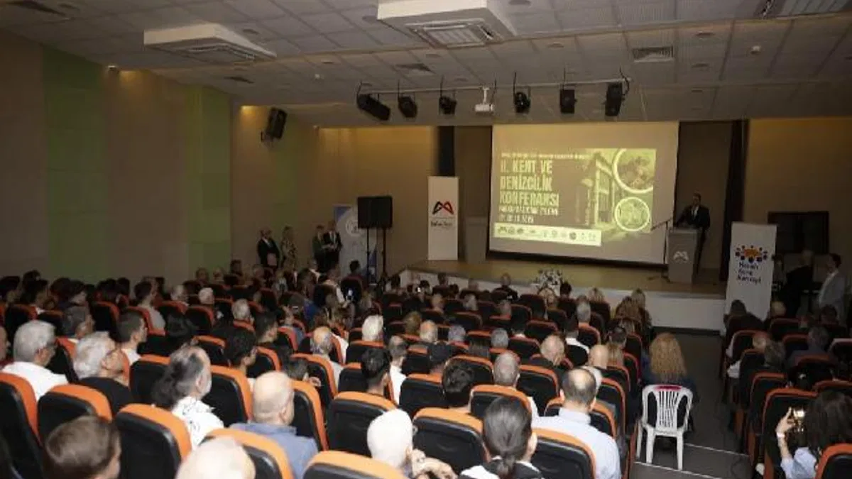 Mersin’de 'Denizle Bütünleşen Kent Vizyonu' konferansta masaya yatırıldı
