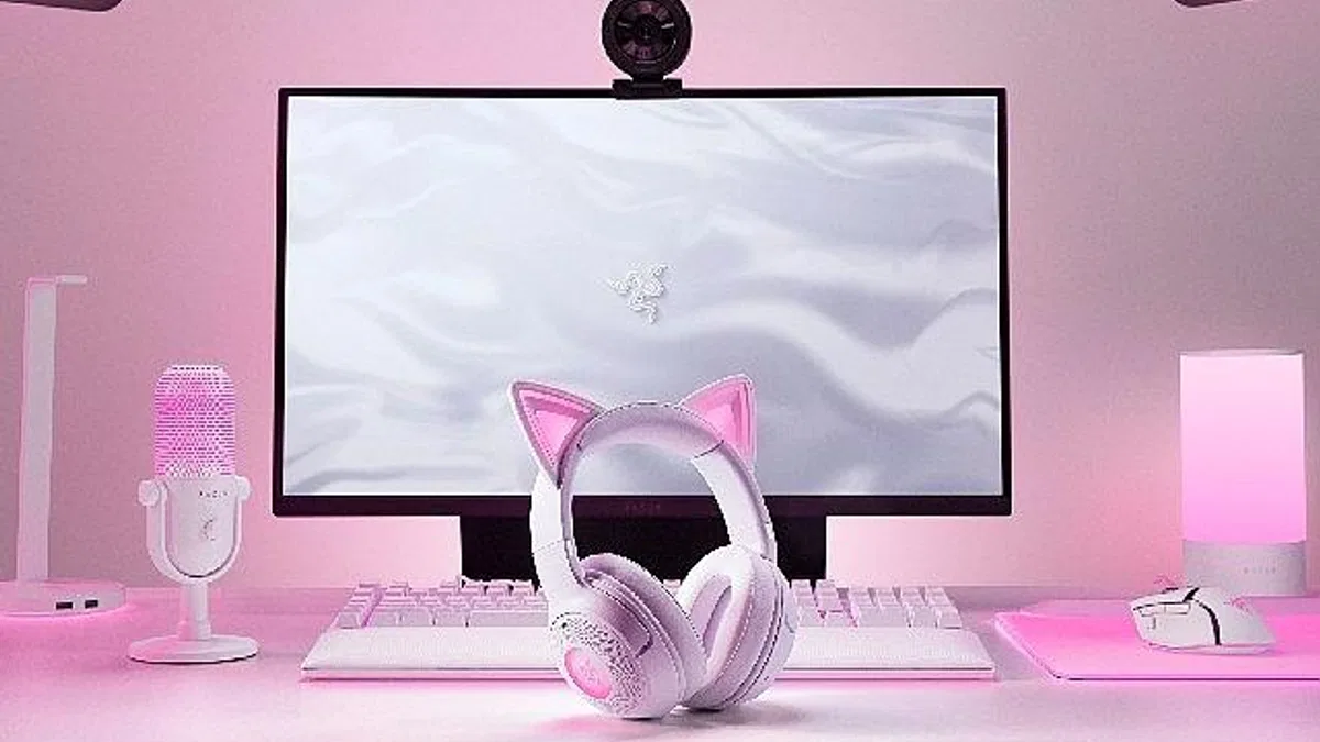 İkonik kedi kulaklı kulaklık şimdi beyaz renkte: Razer Kraken Kitty V2 White Edition duyuruldu!