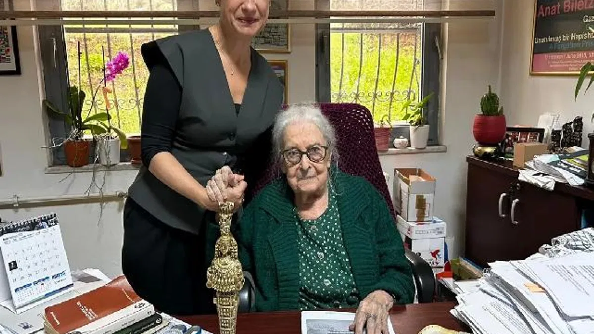 Prof. Dr. İoanna Kuçuradi’ye Efes Selçuk’tan onur ödülü
