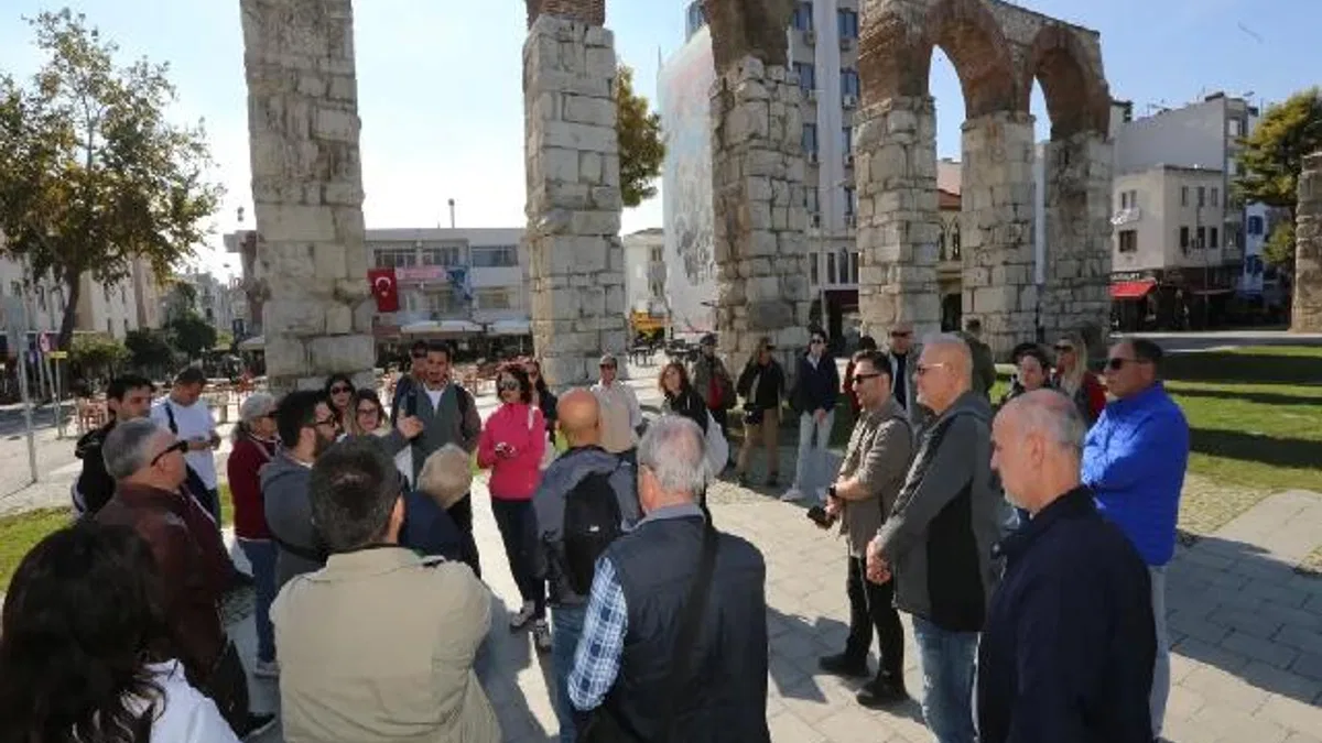 İzmirli turist rehberlerinden Efes Tarlası Yaşam Köyü’ne eğitim ziyareti
