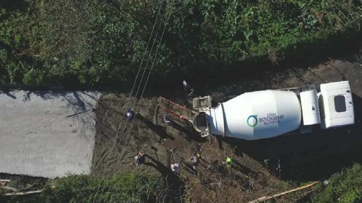 Ordu Ünye’de Yavi–İnkur bağlantı yoluna beton çalışması