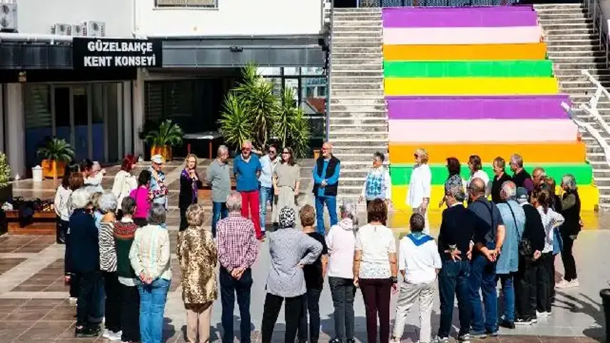 İzmir Güzelbahçe'de 3. Yaş Üniversitesi'nde yeni dönem coşkusu