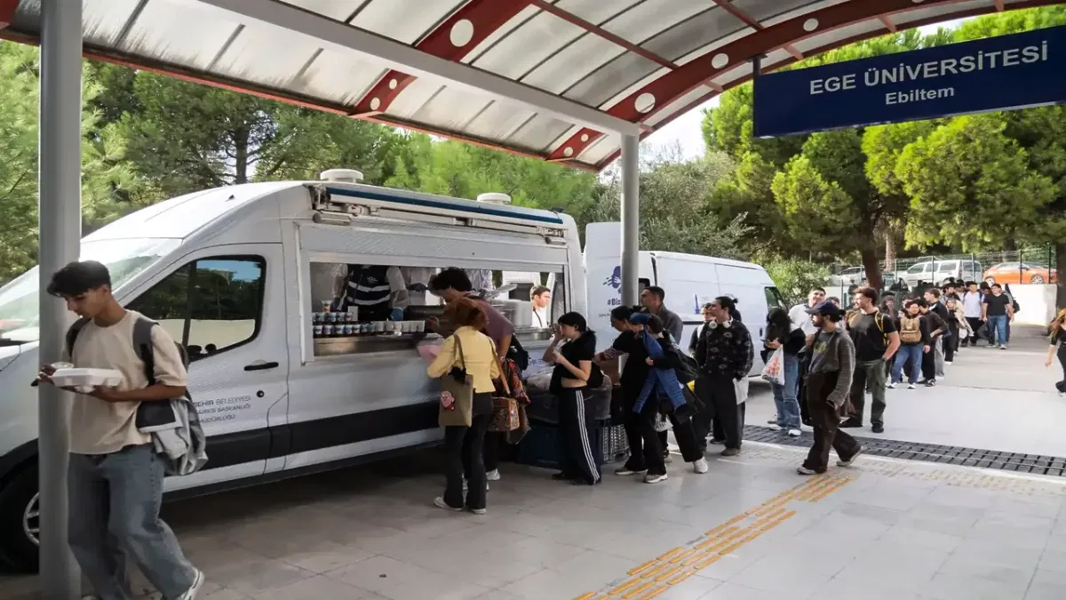 Üniversite öğrencilerine sıcak yemek desteği sürüyor