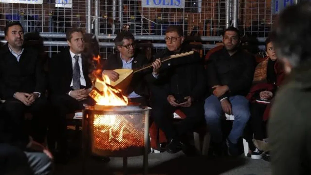 İzmir'de 'Ata mirası nöbeti' üçüncü gününde